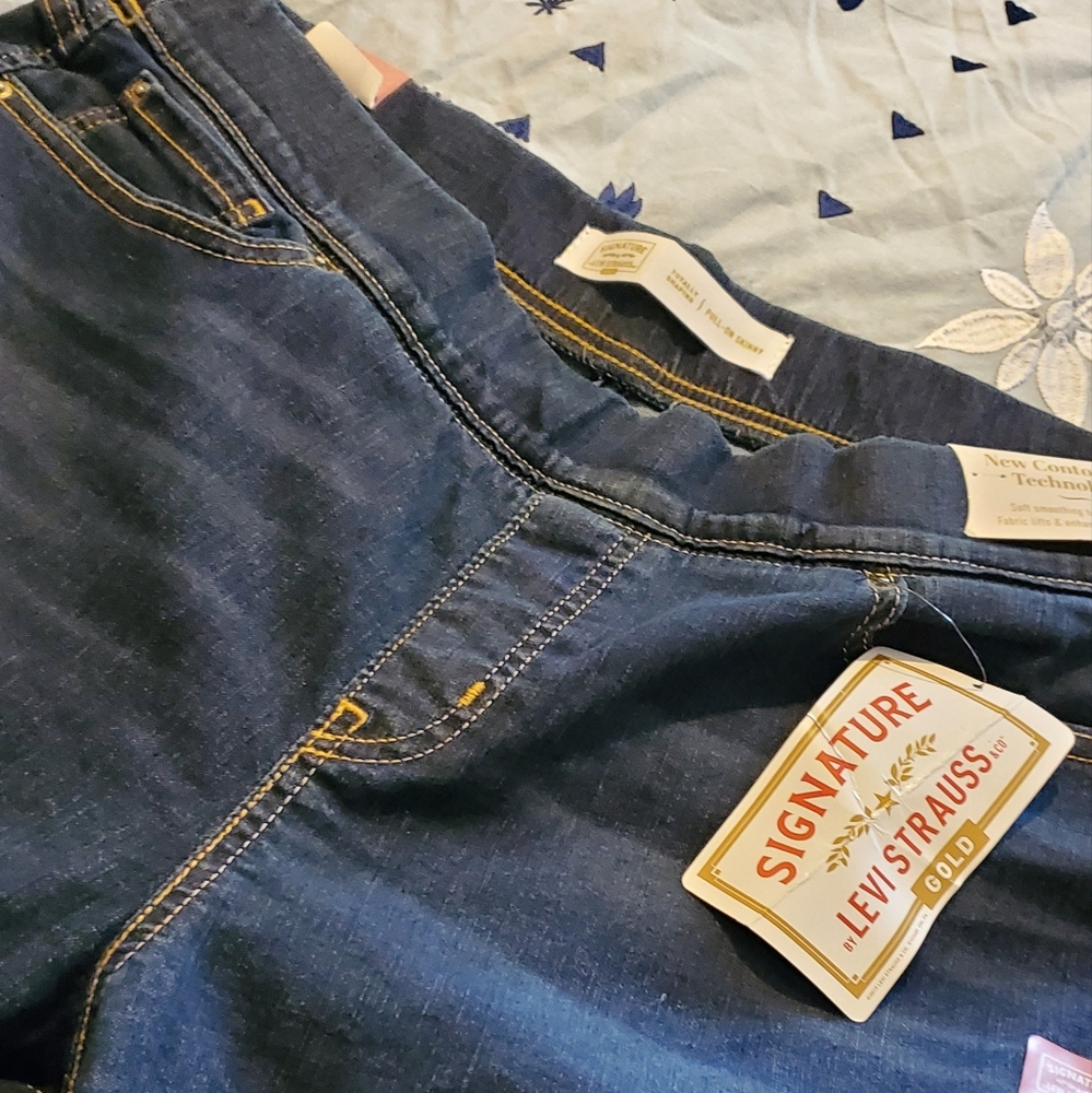 Levis Signature Jeans NWT